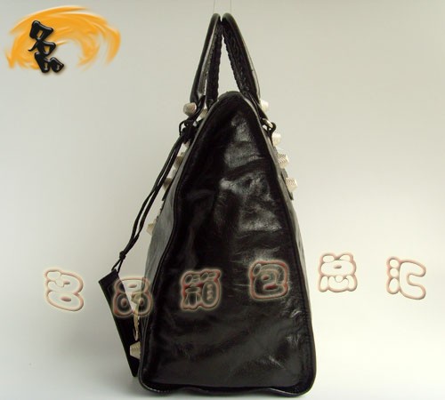 084334A ����AŮʿ����� BALENCIAGA�C܇�� �������ҕr�����e�����