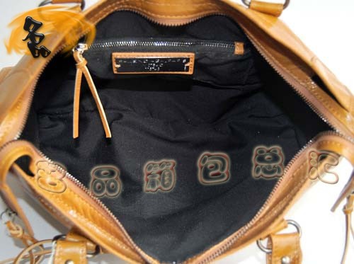 084332 超A時(shí)尚女士斜挎包 BLENCIAGA新款手提包 巴黎世家經(jīng)典機(jī)車包