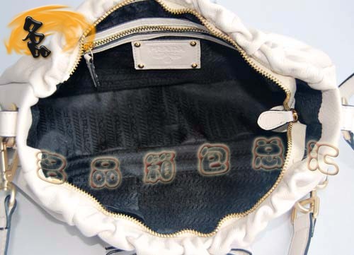 5645 Prada最新款褶皺牛皮女包 Prada斜挎包 Prada時尚休閑女包 米白色