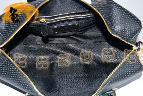 5647 Prada單肩包 Prada新款拼色小孔牛皮女包 Prada經典款 黑色