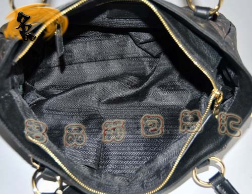 138501 Prada最新印花款時尚休閑女包 普拉達手提包 Prada單肩包 黑色