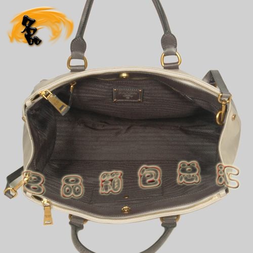 8587 Prada最新款時尚休閑女包 普拉達經(jīng)典手提包 Prada斜挎包 黑配灰色