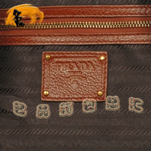 8599 Prada時(shí)尚新款休閑女包 普拉達(dá)經(jīng)典手提包 Prada斜挎包 黑配啡色