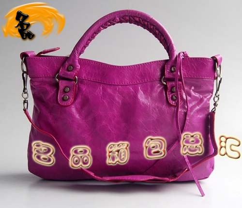 331 Balenciaga����� �������ҽ�(j��ng)���r��Ůʿ���e�μ�� Balenciaga�C܇��