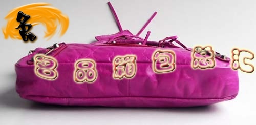 331 Balenciaga����� �������ҽ�(j��ng)���r��Ůʿ���e�μ�� Balenciaga�C܇��