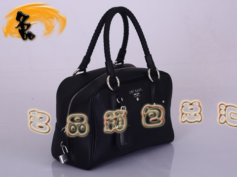 BL0310 最新款Prada單肩包 普拉達(dá)時(shí)尚女士休閑包 Prada女包 黑色