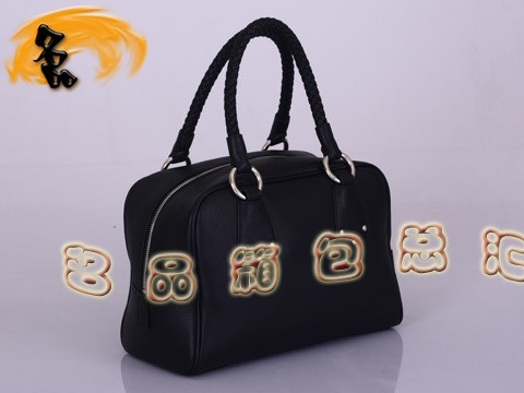 BL0310 最新款Prada單肩包 普拉達(dá)時(shí)尚女士休閑包 Prada女包 黑色