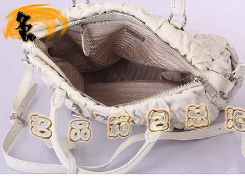 BN1336 普拉達(dá)最新款 羊皮褶皺女士休閑包 Prada手提包 Prada斜挎包 白色