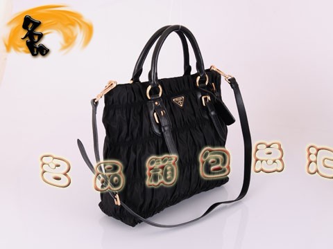 BN1618 普拉達(dá)防水尼龍帆布女士斜挎包 Prada手提包 最新款褶皺系列女包 黑色