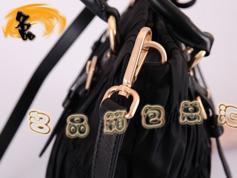 BN1618 普拉達(dá)防水尼龍帆布女士斜挎包 Prada手提包 最新款褶皺系列女包 黑色