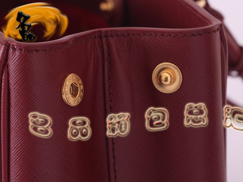 BN1844 Prada最新款十字紋進口牛皮女包 普拉達手提包 Prada手提包 紫紅色