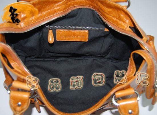 173084A Balenciaga手提包 巴黎世家單肩包 進(jìn)口牛皮經(jīng)時(shí)尚休閑女包 機(jī)車(chē)包 駝色