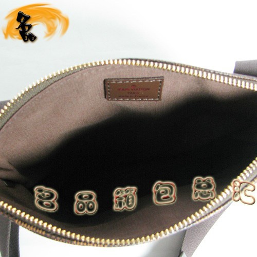 M41100 LV最新款 格仔男士休閑包 LV包 LV斜挎包 經(jīng)典棋盤格男包