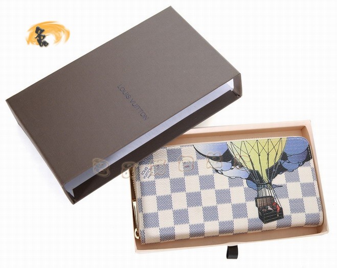 M63006 LV最新款 卡通畫版長款錢包 LV錢包 白色棋盤格女士錢夾 LV Zippy系列