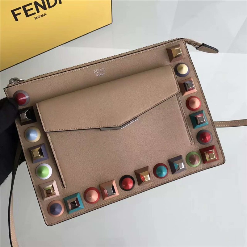 FENDI 芬迪 0367 2017新款南非小牛皮多功能長款彩釘斜跨包肩包 卡其色