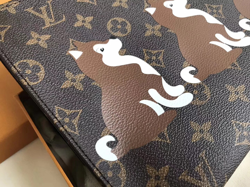 M47542 LV Monogram帆布化妝盒 26號盥洗袋 LV柴犬系列手拿包 LV手包