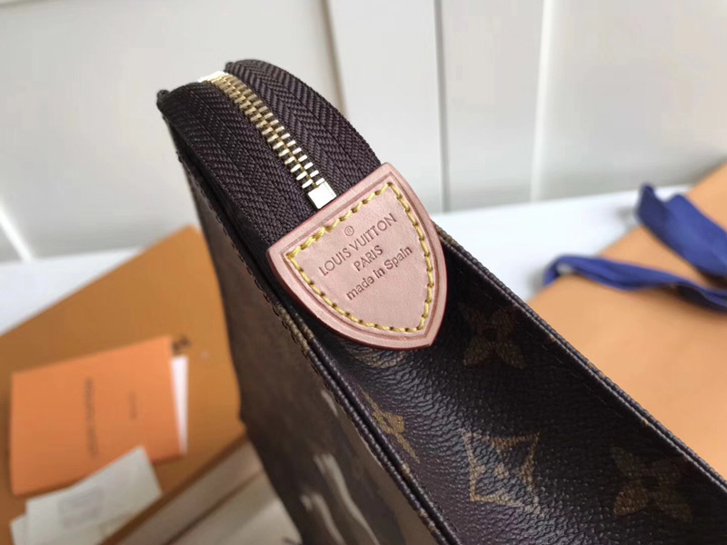 M47542 LV Monogram帆布化妝盒 26號盥洗袋 LV柴犬系列手拿包 LV手包