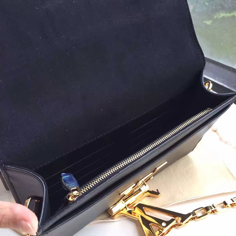 M94335 LV 路易威登 CHAIN LOUISE 手包 新款女士單肩包 黑色