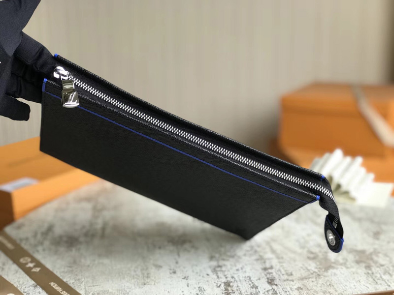 M30573 LV Pochette Voyage 中號手袋 LV Taiga皮革手包 LV男包 LV手包