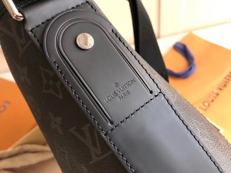 M44224 LV Odyssey 中號郵差包 LV男包 Monogram Eclipse帆布材質(zhì)單肩斜挎包 LV郵差包