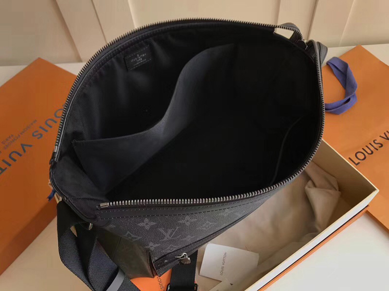 M44224 LV Odyssey 中號郵差包 LV男包 Monogram Eclipse帆布材質(zhì)單肩斜挎包 LV郵差包