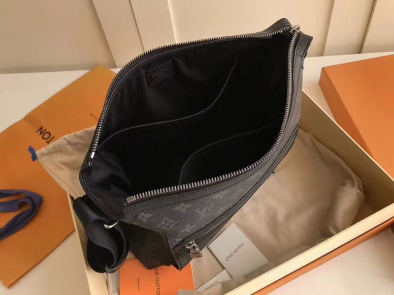 M44223 LV Odyssey 小號郵差包 LV男包 Monogram Eclipse帆布 LV郵差包