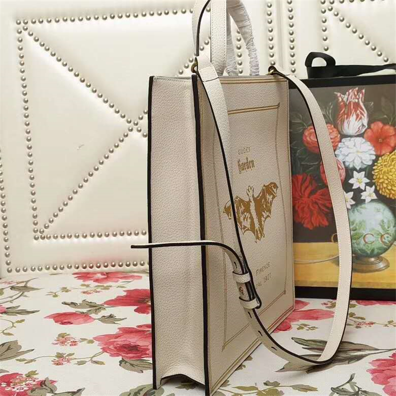 450950 Gucci女袋 GG高級柔軟人造革 顆粒面 蝙蝠圖案 古馳購物袋 白色