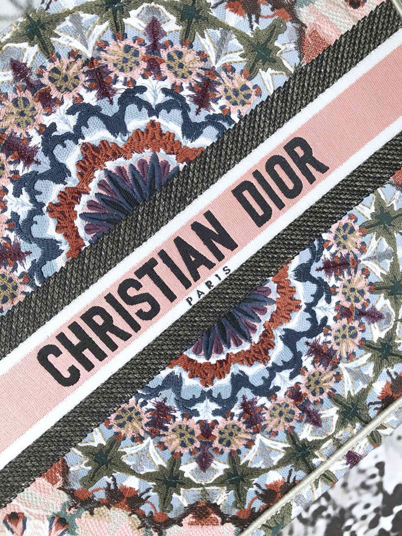 M1286ZRIO Dior Book Tote刺繡帆布手提包 點綴彩色KaleiDiorscopic圖案刺繡