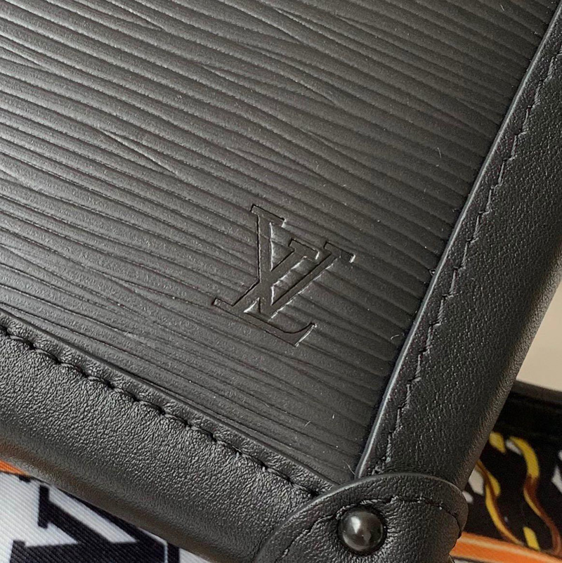 M67871 LV TRUNK VERTICAL 鏈條包 Epi牛皮 S形鎖扣包 黑色