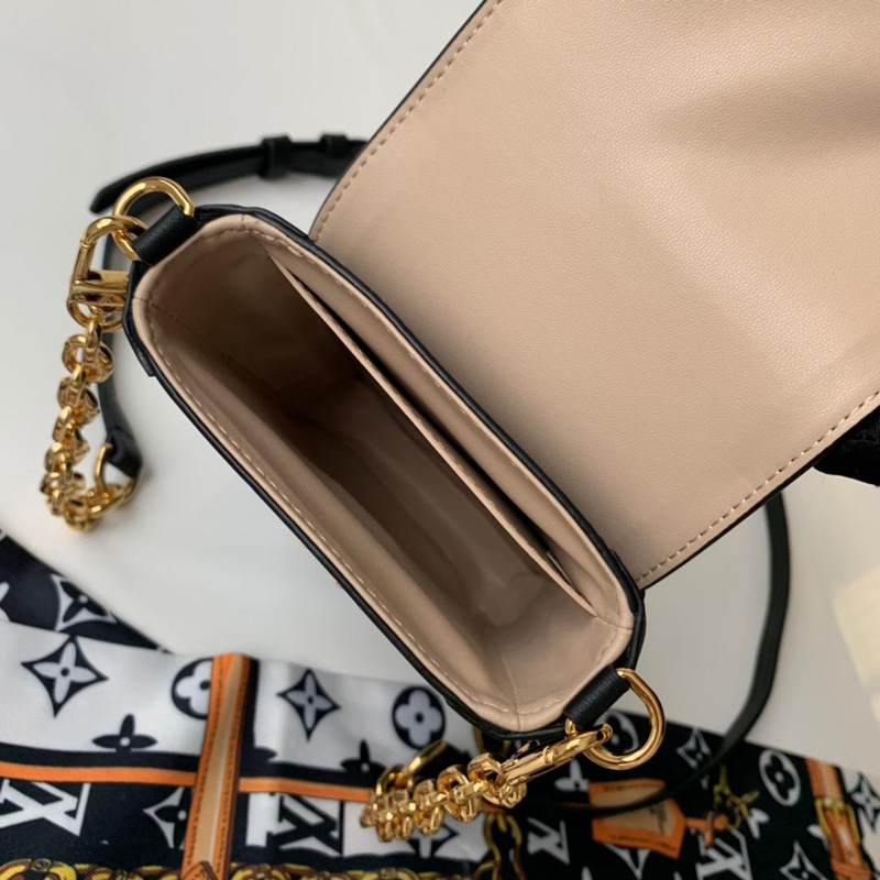 M67871 LV TRUNK VERTICAL 鏈條包 Epi牛皮 S形鎖扣包 黑色