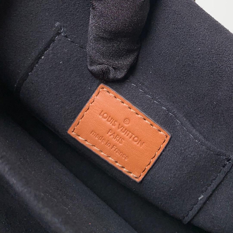 M55073 LV MINI DAUPHINE 手袋 Taurillon 牛皮單肩斜挎包