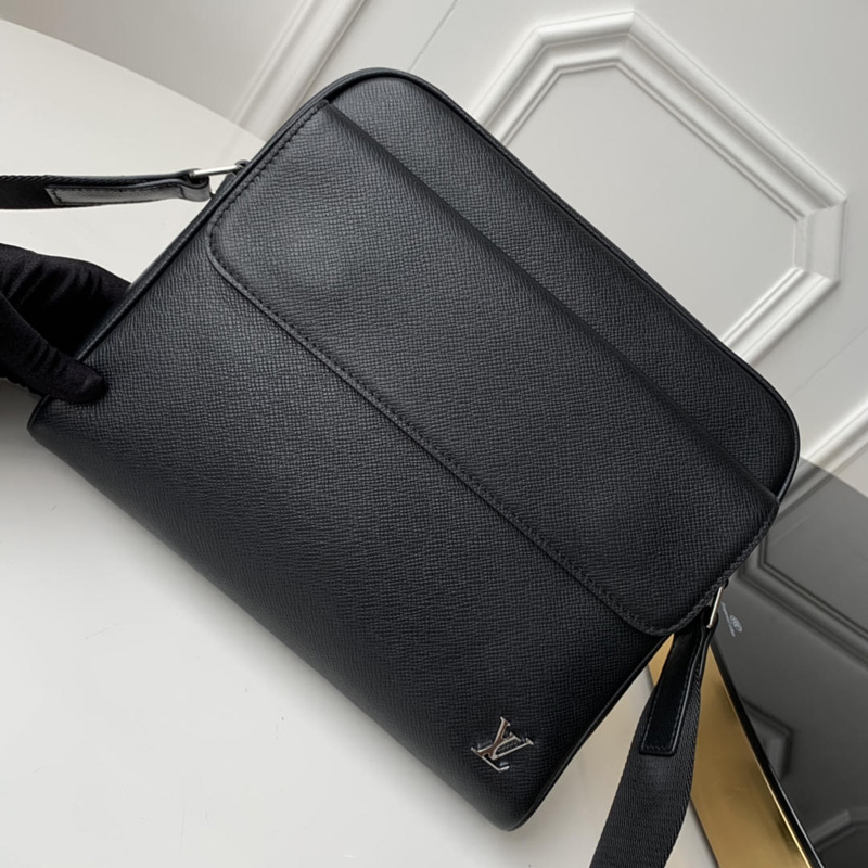 M30260 LV ALEX 小號郵差包 Taiga 皮革男包 黑色