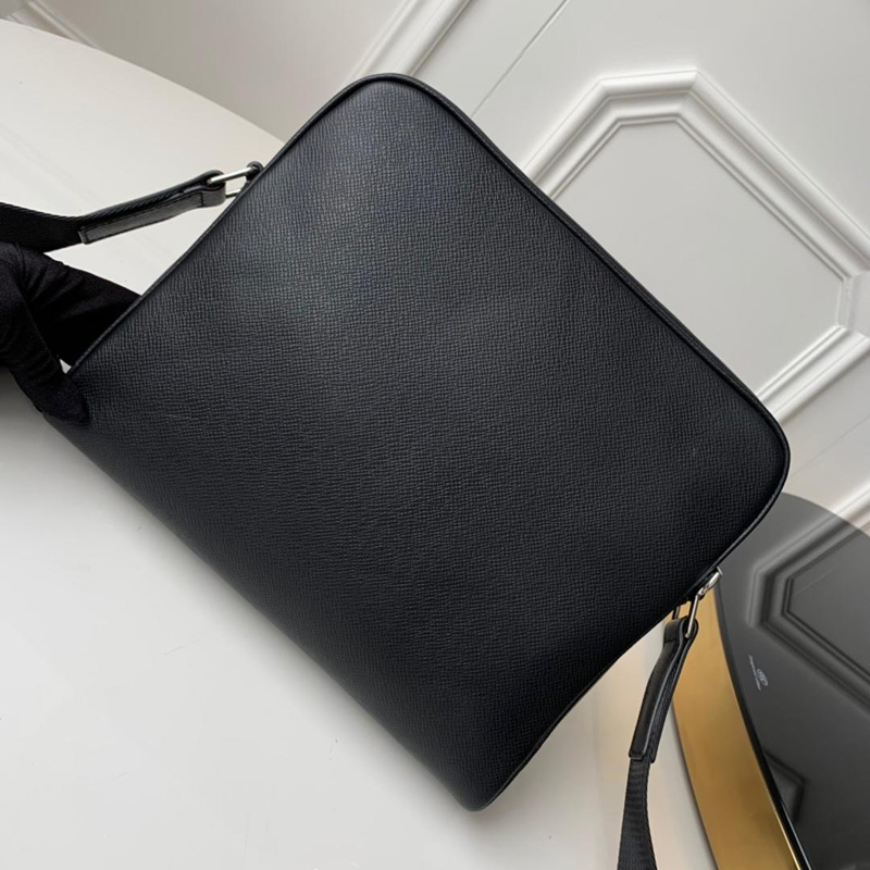 M30260 LV ALEX 小號郵差包 Taiga 皮革男包 黑色