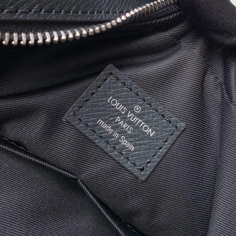 M30260 LV ALEX 小號郵差包 Taiga 皮革男包 黑色