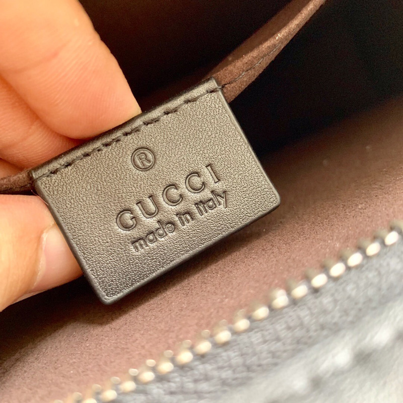 475316 Gucci古馳Signature材質(zhì)壓花手拿包 Gucci手拿包 黑色