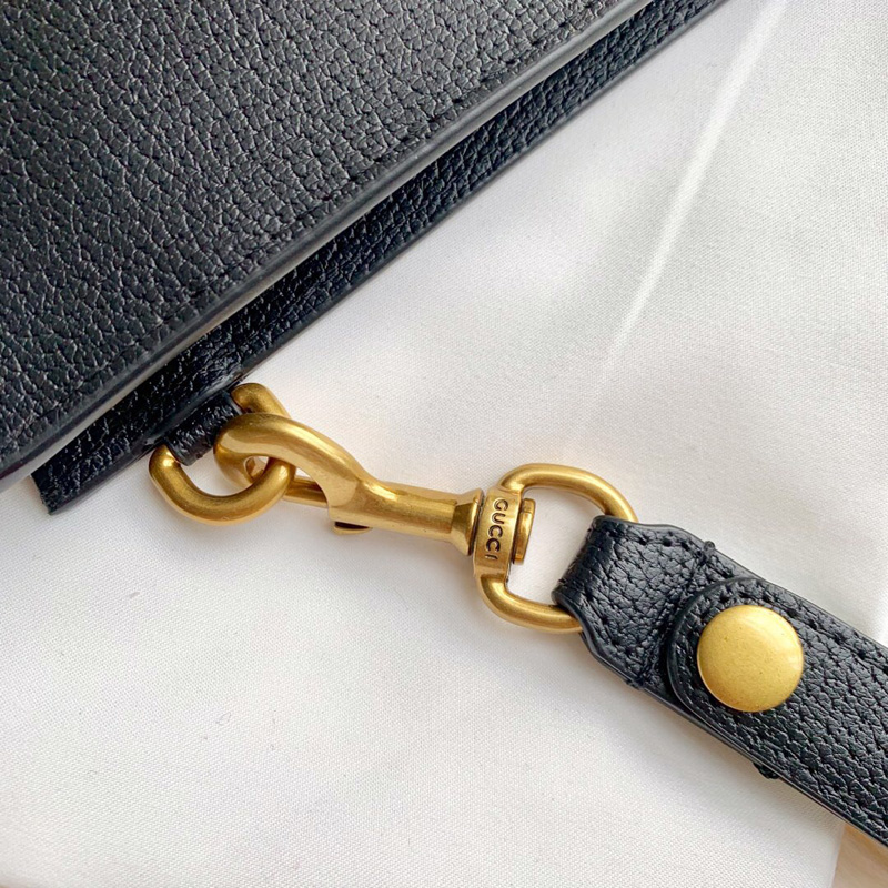 475317 Gucci GG Marmont系列皮革手拿包 蜜蜂金屬配件手包 黑色