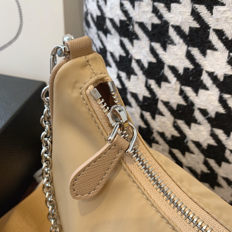 1BH204 Prada Re-Edition 2005 尼龍單肩包 普拉達三合一 杏色