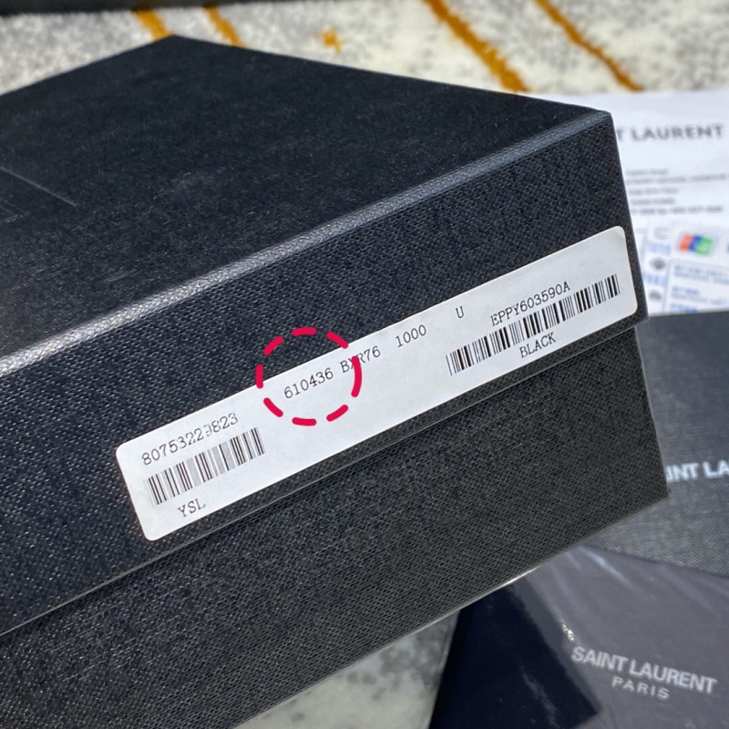 610436 YSL圣羅蘭 VINYLE V形紋絎縫光滑皮革圓形相機包 黑色黑扣