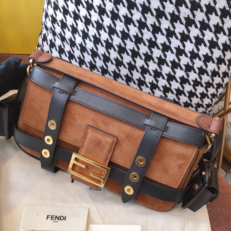 8BR778 FENDI芬迪 棕色麂皮中號(hào)黑色皮革綁帶單肩包 Fendi法棍包