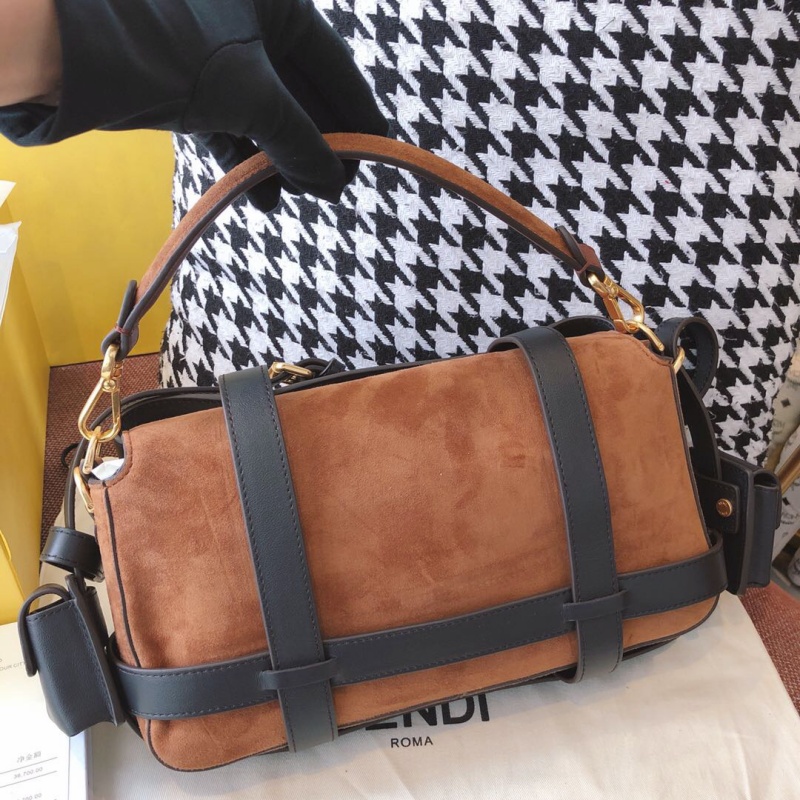 8BR778 FENDI芬迪 棕色麂皮中號(hào)黑色皮革綁帶單肩包 Fendi法棍包