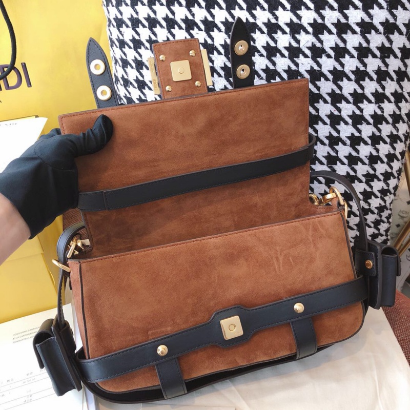 8BR778 FENDI芬迪 棕色麂皮中號(hào)黑色皮革綁帶單肩包 Fendi法棍包