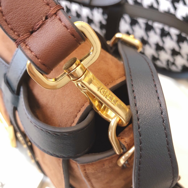 8BR778 FENDI芬迪 棕色麂皮中號(hào)黑色皮革綁帶單肩包 Fendi法棍包