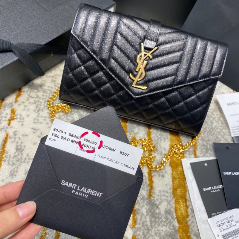 620280 YSL圣羅蘭女包 MONOGRAM粒面壓印皮革信封包 黑色