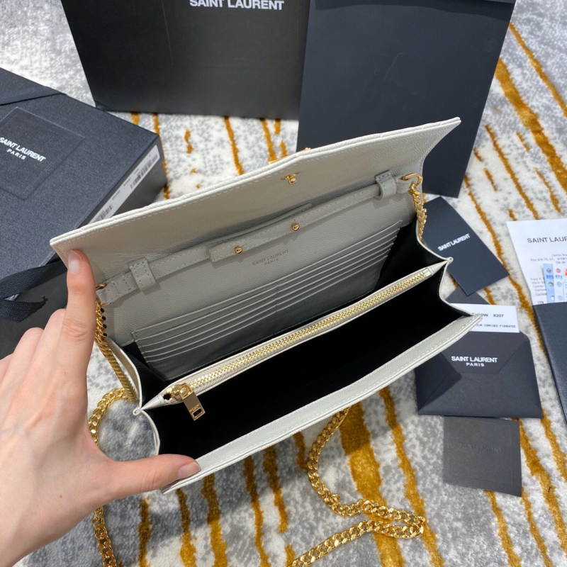 620280 YSL圣羅蘭女包 MONOGRAM粒面壓印皮革信封包 白色