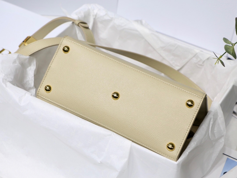 M9321 St Honore 中號手袋 粒面牛皮革 奶白色