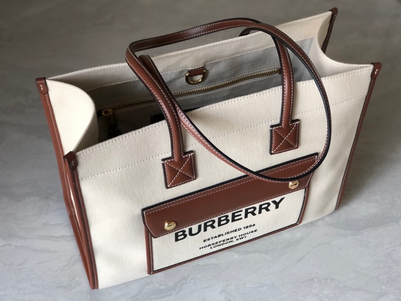 80441381 巴寶莉Burberry小號雙色帆布拼皮革 Freya 托特包 巴寶莉女包 棕色