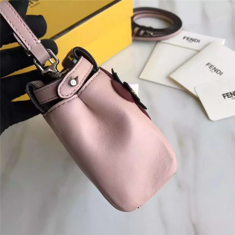 FENDI 芬迪新款 時(shí)裝秀羊皮MICRO PEEKABOO 太陽花花朵小貓包 裸粉