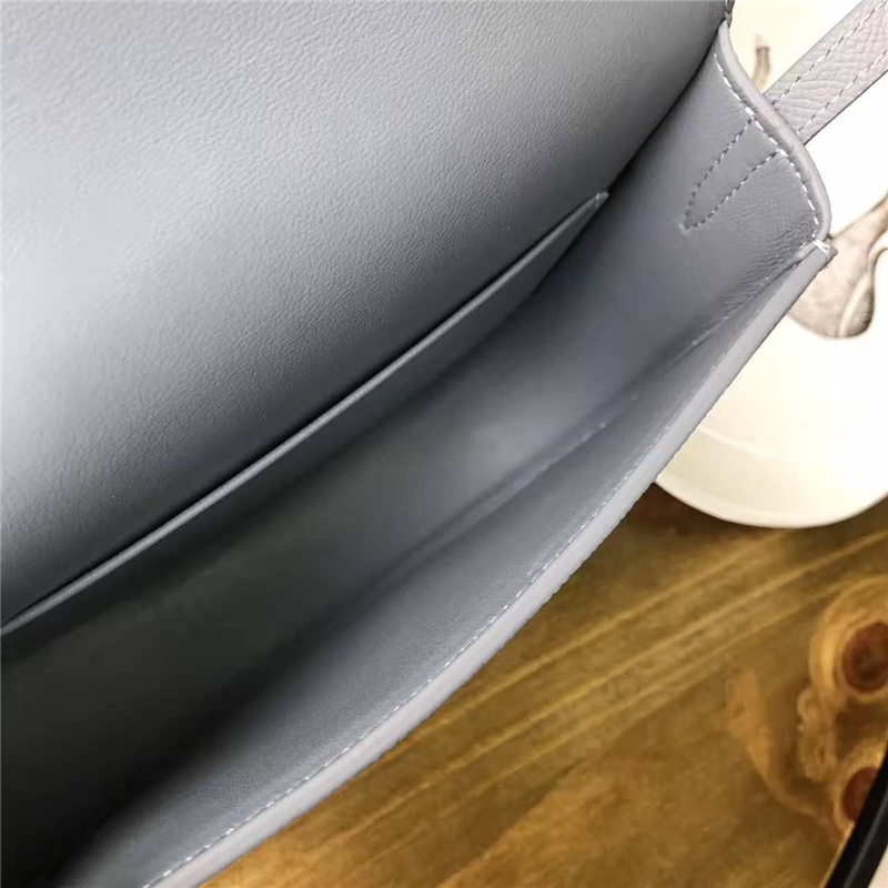 Celine 賽琳 Trotteur 小號牛皮 金扣 女士單肩斜挎翻蓋復古包馬鞍包 冰蘭