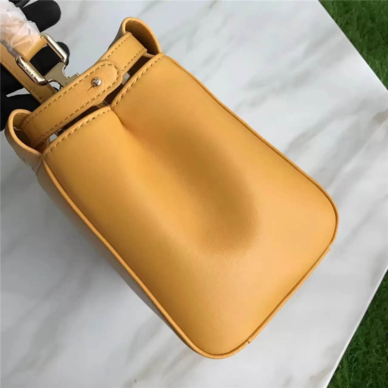 2590 FENDI 芬迪 軟羊皮革手提包 兩個(gè)內(nèi)袋 金屬配件 黃色