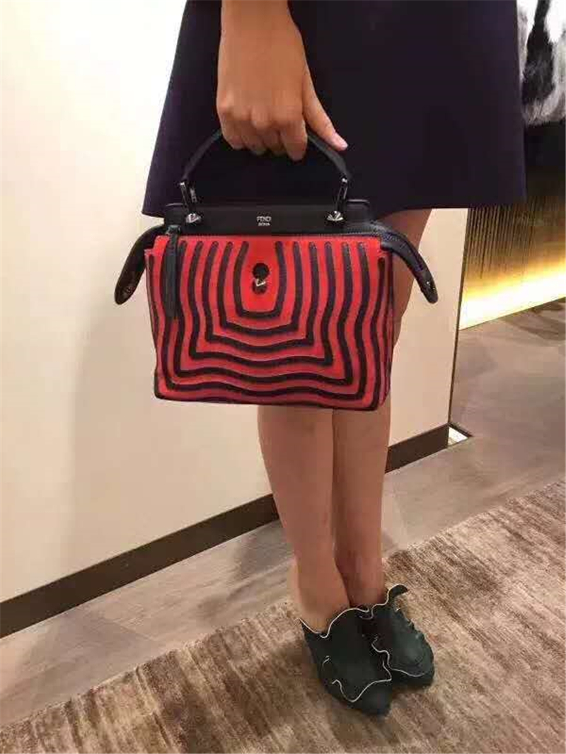 8785 FENDI 芬迪 小牛皮時(shí)裝秀款 水波紋 手提斜跨肩包 紅色